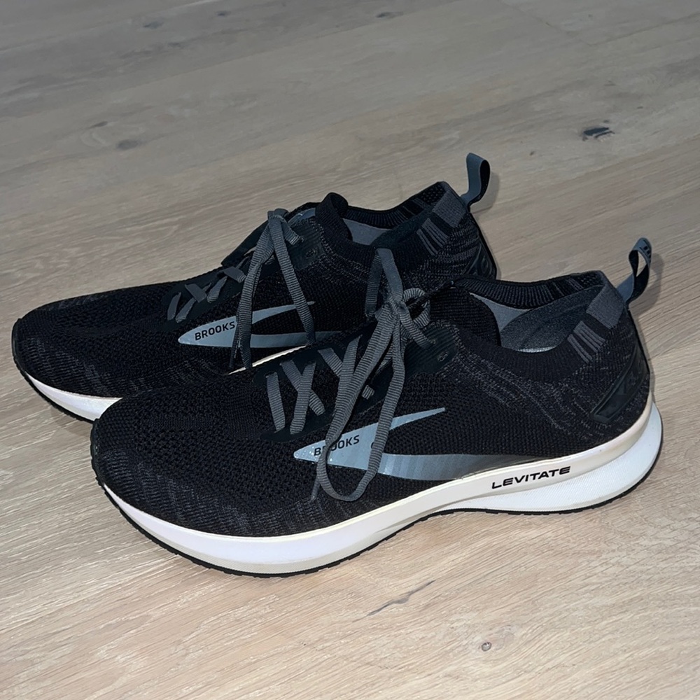 NWOT Brooks Levitate 4 StealthFit Running Shoes